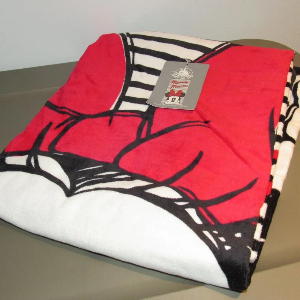 Minnie Mouse Beach Towel NWT